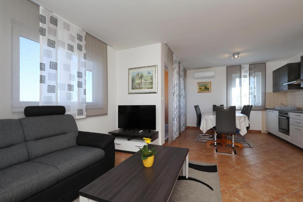 Apartment Dora เปรโก ภายนอก รูปภาพ