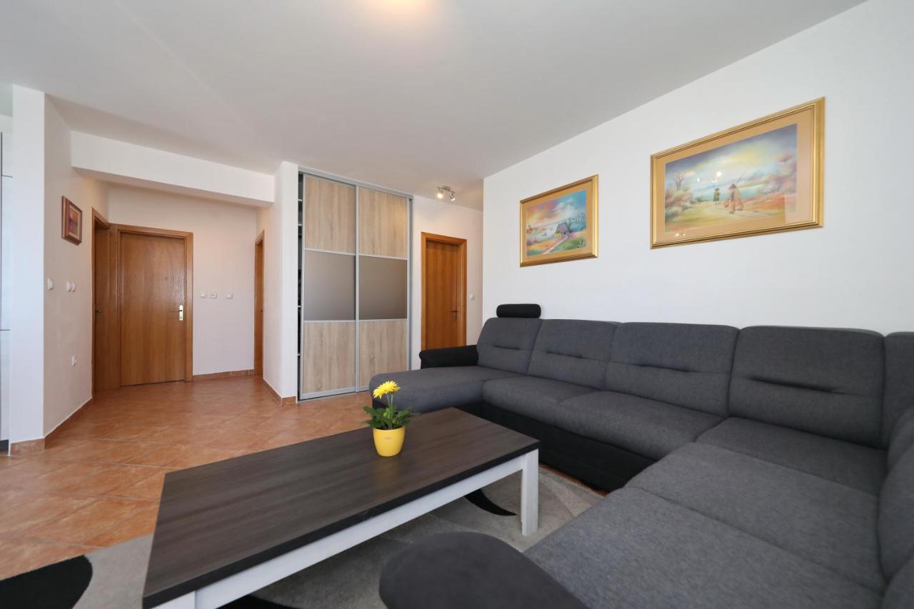 Apartment Dora เปรโก ภายนอก รูปภาพ